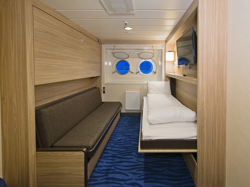 Polar Outside | Lower deck for up to 3 travellers
